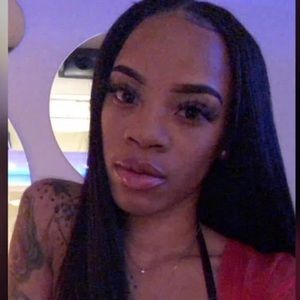 Meet your Posher, Akia